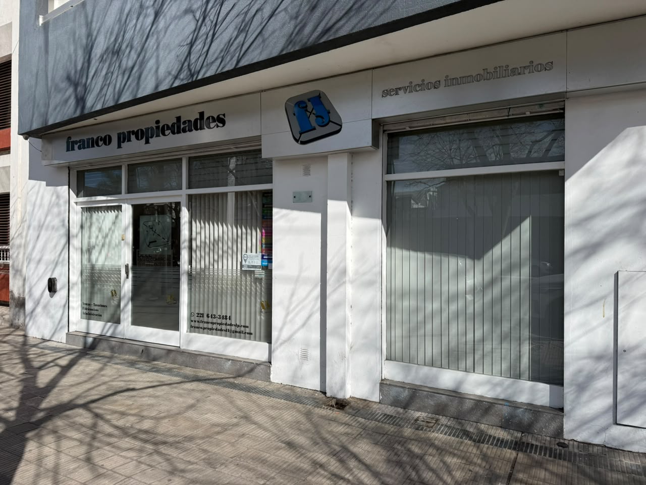 Frente del local de Franco Propiedades en Av. 7 33, La Plata